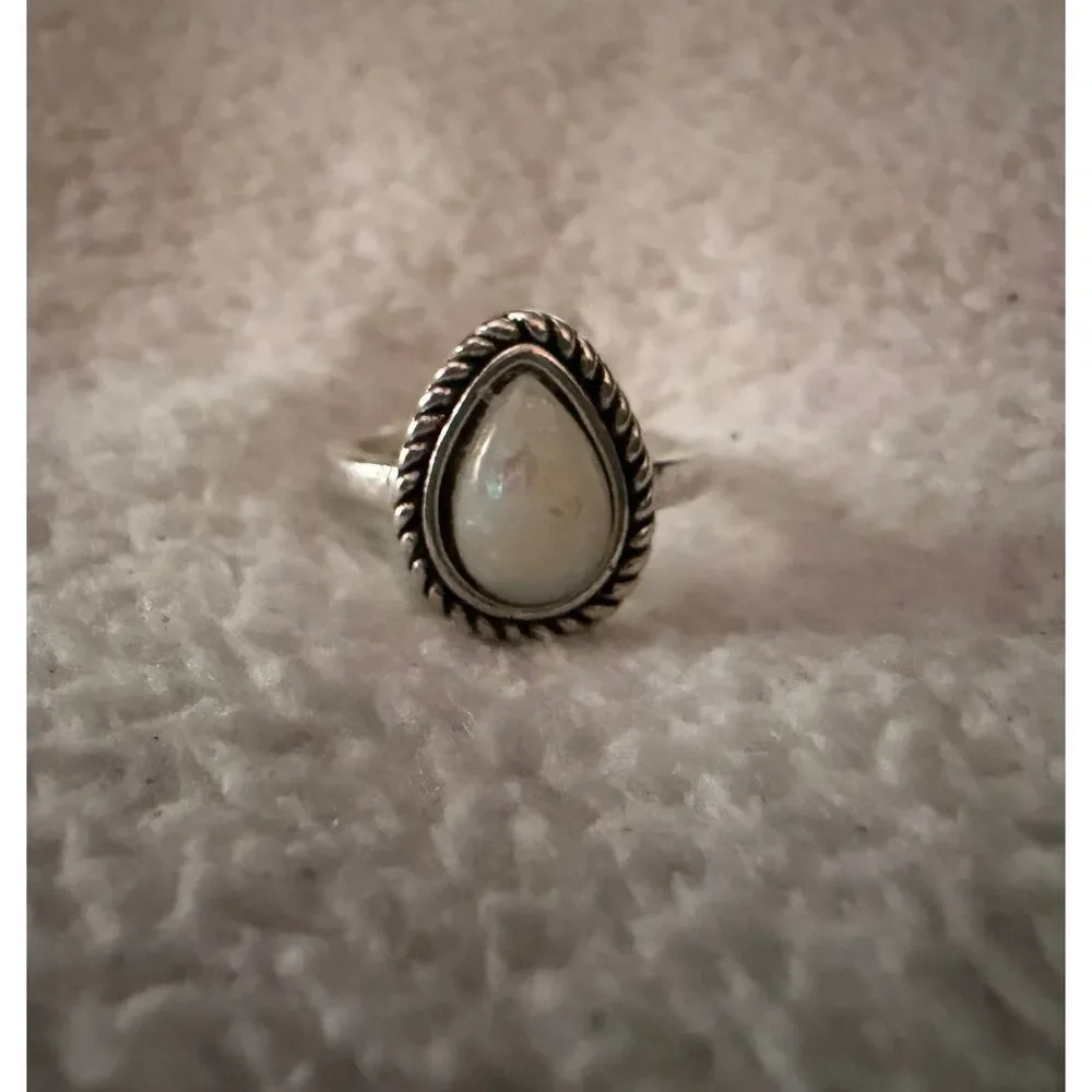 Vintage Silver-Tone Costume Ring with Faux Opal Cabochon – Approx. Size 5-6